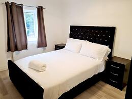Modern & Spacious - Walk to London Excel- Parking
