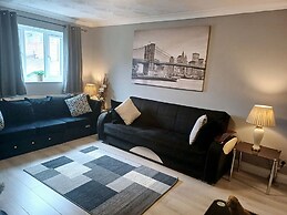 Modern & Spacious - Walk to London Excel- Parking