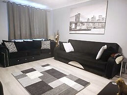 Modern & Spacious - Walk to London Excel- Parking