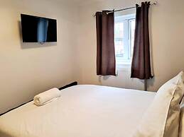 Modern & Spacious - Walk to London Excel- Parking