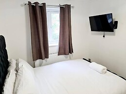 Modern & Spacious - Walk to London Excel- Parking