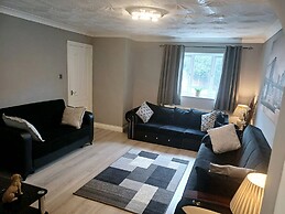 Modern & Spacious - Walk to London Excel- Parking