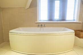 Luxury Apt No. 2 - One Bed Apartment