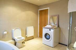 Luxury Apt No. 2 - One Bed Apartment