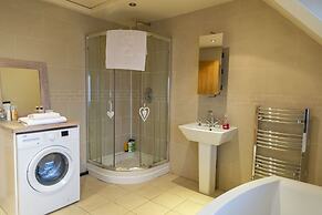 Luxury Apt No. 2 - One Bed Apartment