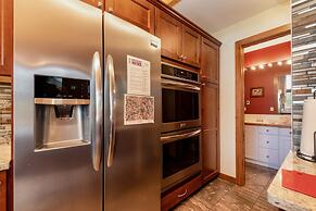 Herondale Luxury Vacation  At Windcliff 3 Bedroom Home by RedAwning