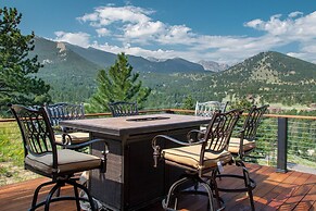 Herondale Luxury Vacation  At Windcliff 3 Bedroom Home by RedAwning