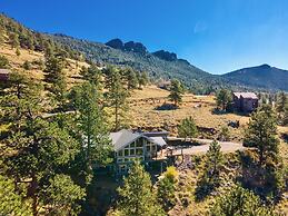 Herondale Luxury Vacation  At Windcliff 3 Bedroom Home by RedAwning