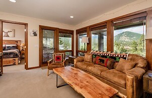 Herondale Luxury Vacation  At Windcliff 3 Bedroom Home by RedAwning