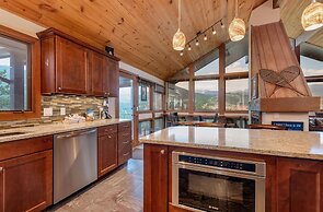 Herondale Luxury Vacation  At Windcliff 3 Bedroom Home by RedAwning