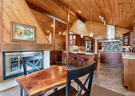 Herondale Luxury Vacation  At Windcliff 3 Bedroom Home by RedAwning