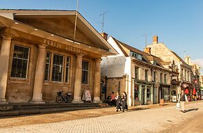 Central Stamford Townhouse