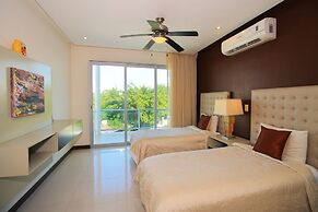 Downtown Apartment Oasis 12