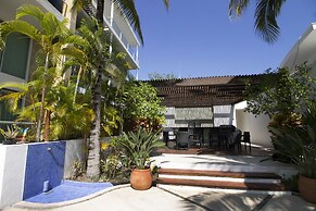 Downtown Apartment Oasis 12