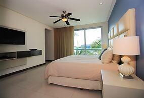 Downtown Apartment Oasis 12