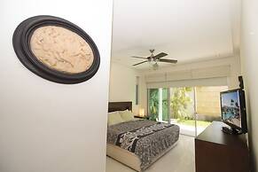 Downtown Apartment Oasis 12