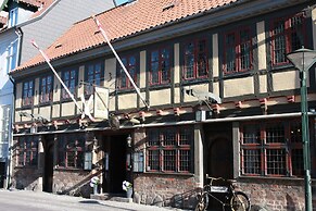 City Hotel Nattergalen Apartments