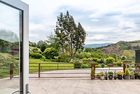 Bryn Eithin Cottage Far From the Madding Crowd