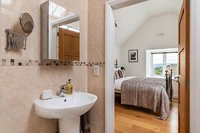 Bryn Eithin Cottage Far From the Madding Crowd