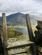 Bryn Eithin Cottage Far From the Madding Crowd