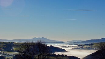 Bryn Eithin Cottage Far From the Madding Crowd
