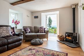 Bryn Eithin Cottage Far From the Madding Crowd