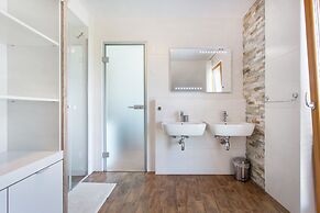 Domovoj Apartments and Rooms