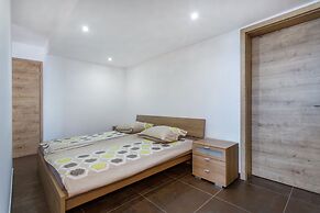 Domovoj Apartments and Rooms