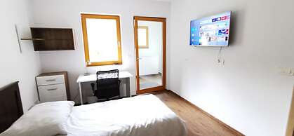 Domovoj Apartments and Rooms