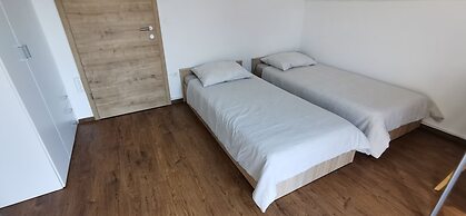 Domovoj Apartments and Rooms