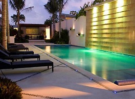 Oasis 12 by Realty Group