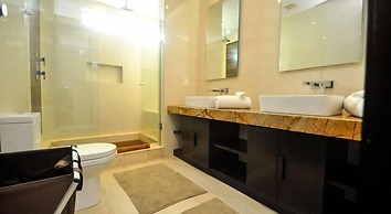 Oasis 12 by Realty Group