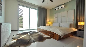 Oasis 12 by Realty Group