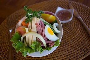 Rijet Villa Beach & Restaurant