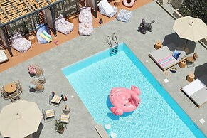 Moxy Patra Marina