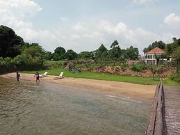 Kaazi LakeFront Villas