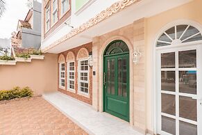 Super OYO Capital O 371 Kwitang Guest House