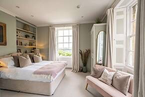 Burleigh Court