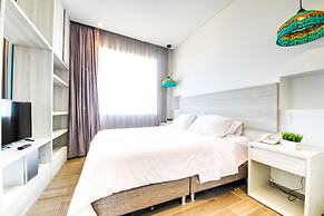 Azure Lofts & Pool Hotel