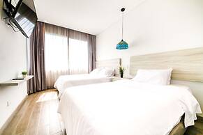 Azure Lofts & Pool Hotel