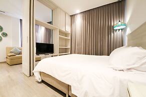 Azure Lofts & Pool Hotel