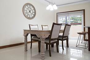 Luxury 3 Level Town House