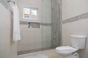 Luxury 3 Level Town House