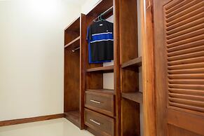 Luxury 3 Level Town House