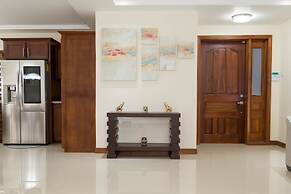 Luxury 3 Level Town House