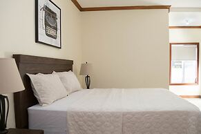 Luxury 3 Level Town House