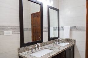 Luxury 3 Level Town House