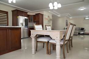 Luxury 3 Level Town House