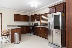 Luxury 3 Level Town House