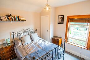 Windsor Apartment with Parking